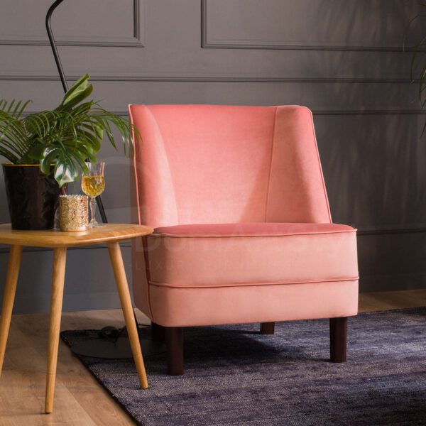 Klasyczny fotel tapicerowany do salonu różowy Alara