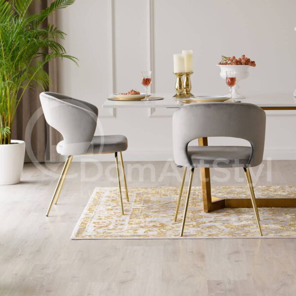 Szare krzesła tapicerowane na złotych metalowych nogach do salonu Boston Ideal Gold
