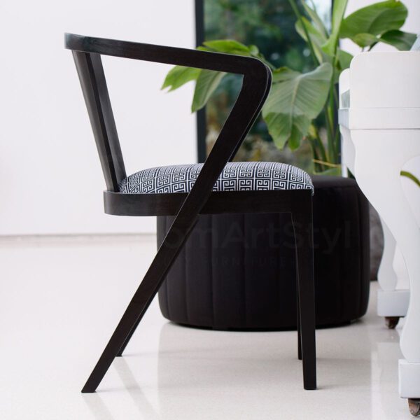 Czarne krzeslo drewniane do jadalni Lima