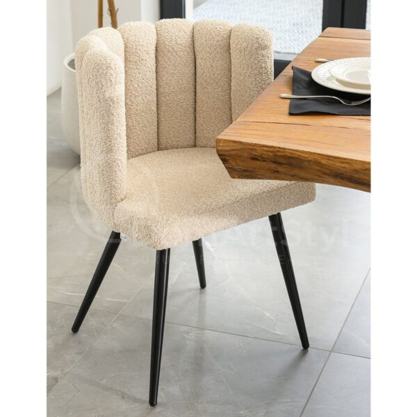 Beżowe krzesło tapicerowane glamour Savio