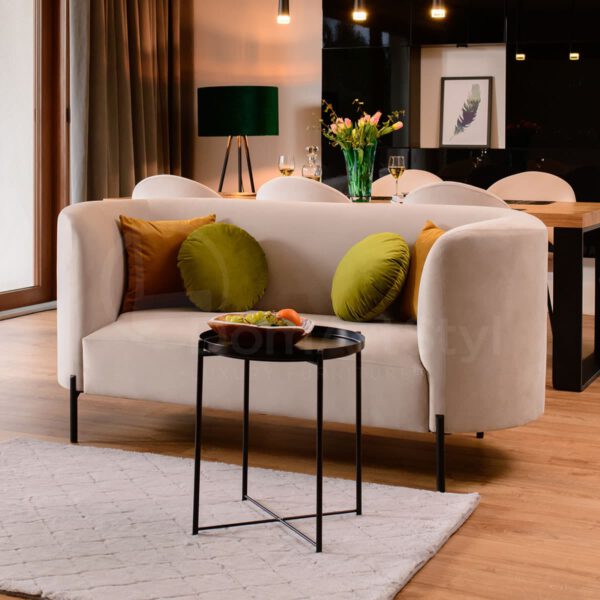 Jasna nowoczesna sofa dwuosobowa do salonu kremowa Morgan
