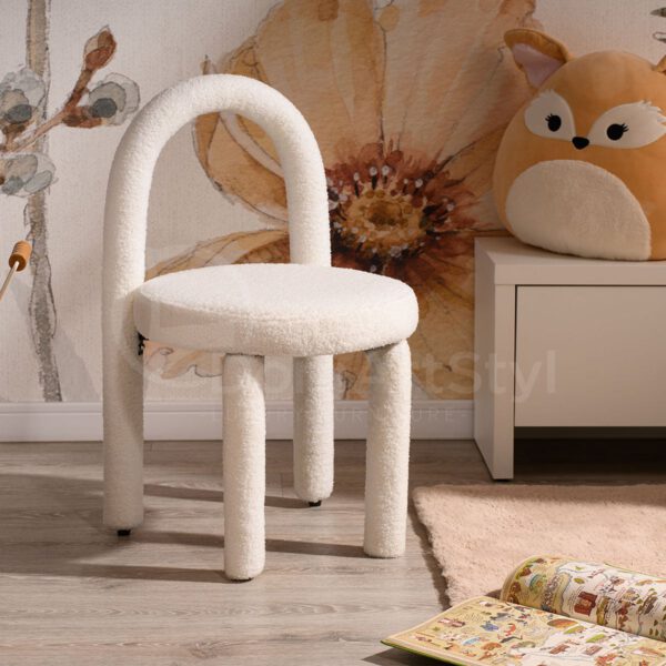 Białe krzesełko dziecięce tapicerowane Riley