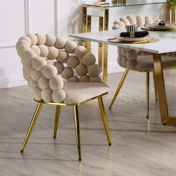 Kremowe krzesła do jadalni glamour na złotych nogach Zenova Gold