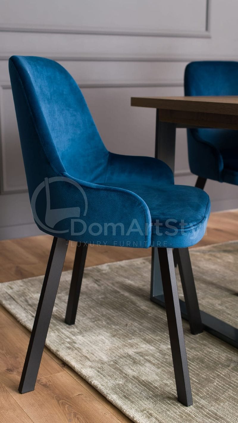 Niebieskie krzesło welurowe do jadalni z czarymi nogami Andy Spark