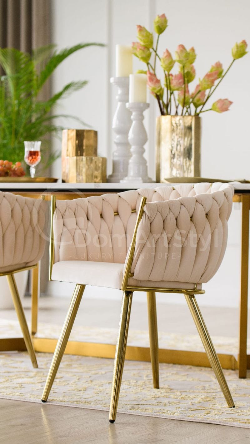 Designerski fotel biały nowoczesny na złotych nogach Larissa Gold